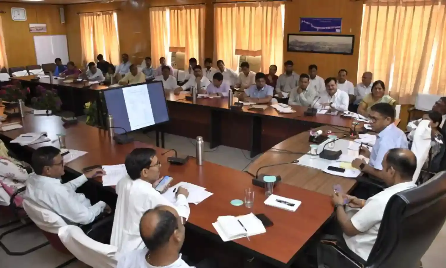 कलक्टर बालमुकुंद असावा ने ली हरियालो राजस्थान अभियान की समीक्षा बैठक