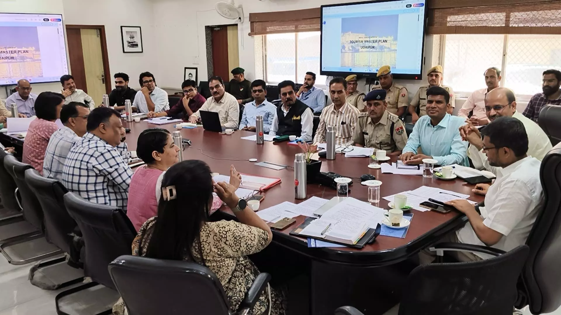 पर्यटकों की सुरक्षा और सुविधा हो प्राथमिकता- जिला कलक्टर नमित मेहता पर्यटकों की सुरक्षा और सुविधा हो प्राथमिकता- जिला कलक्टर नमित मेहता