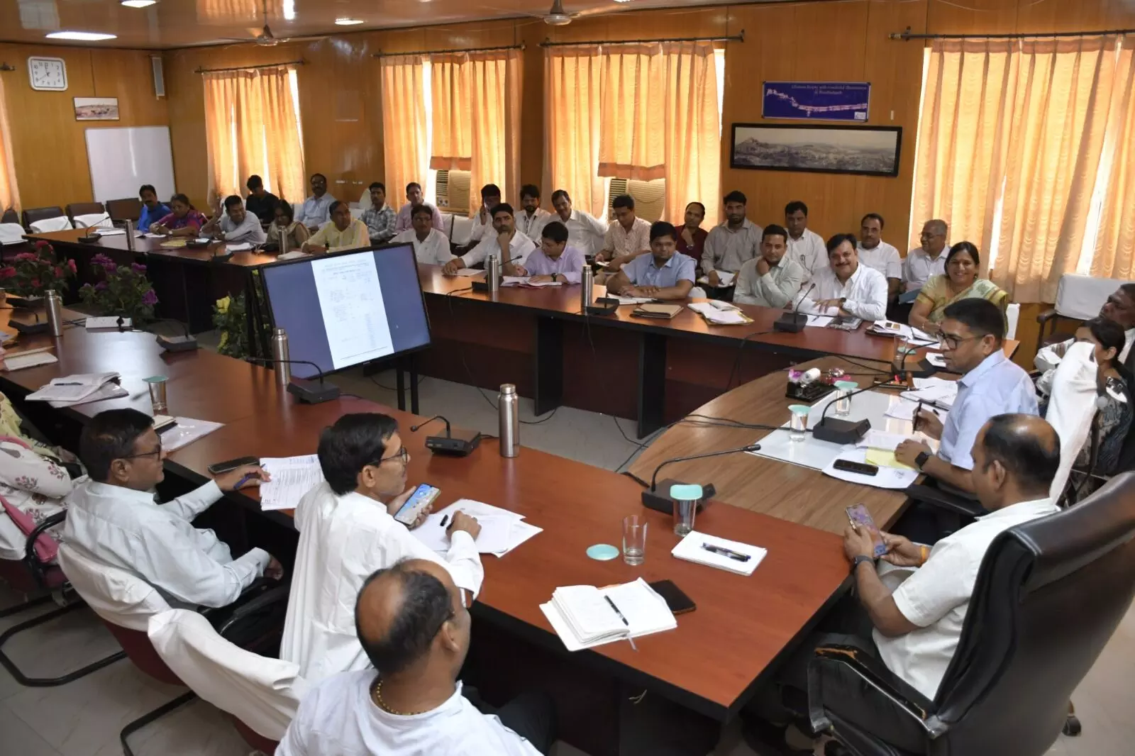 कलक्टर बालमुकुंद असावा ने ली हरियालो राजस्थान अभियान की समीक्षा बैठक कलक्टर बालमुकुंद असावा ने ली हरियालो राजस्थान अभियान की समीक्षा बैठक