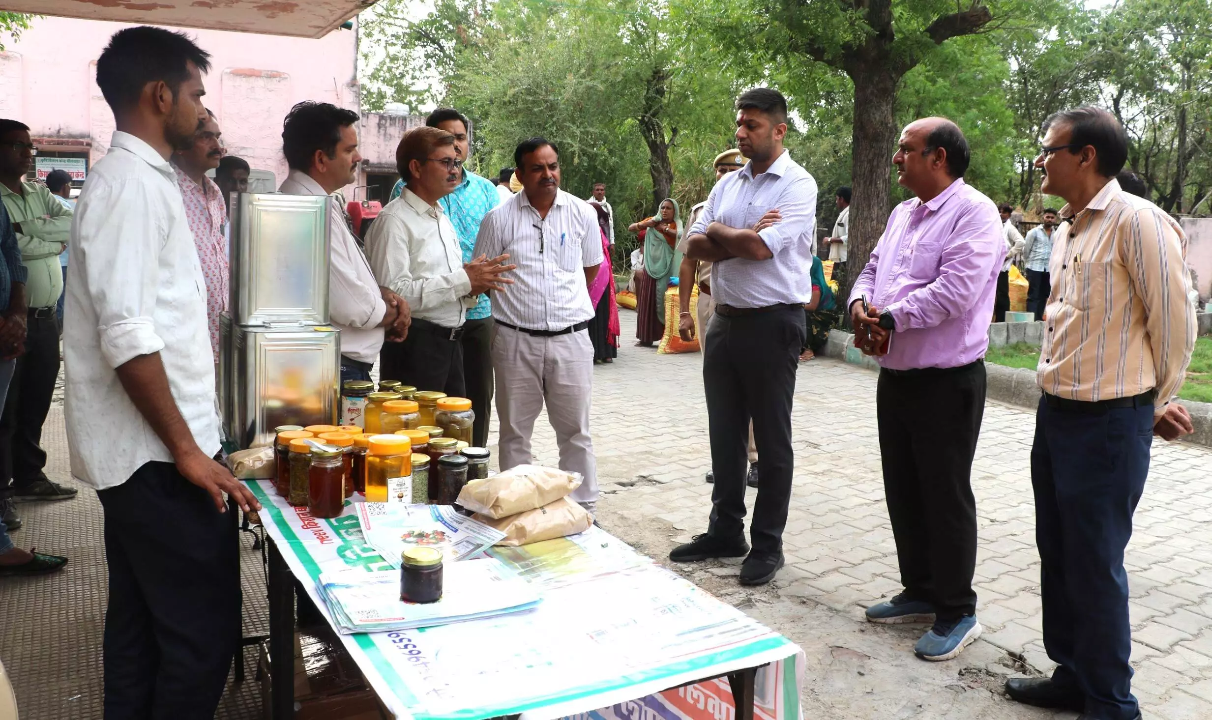 कलेक्टर संधू ने किया कृषि विज्ञान केन्द्र का अवलोकन कलेक्टर संधू ने किया कृषि विज्ञान केन्द्र का अवलोकन