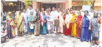 खाली बाल्टियों को लेकर  कलेक्‍ट्रेट पर जमकर किया प्रदर्शन