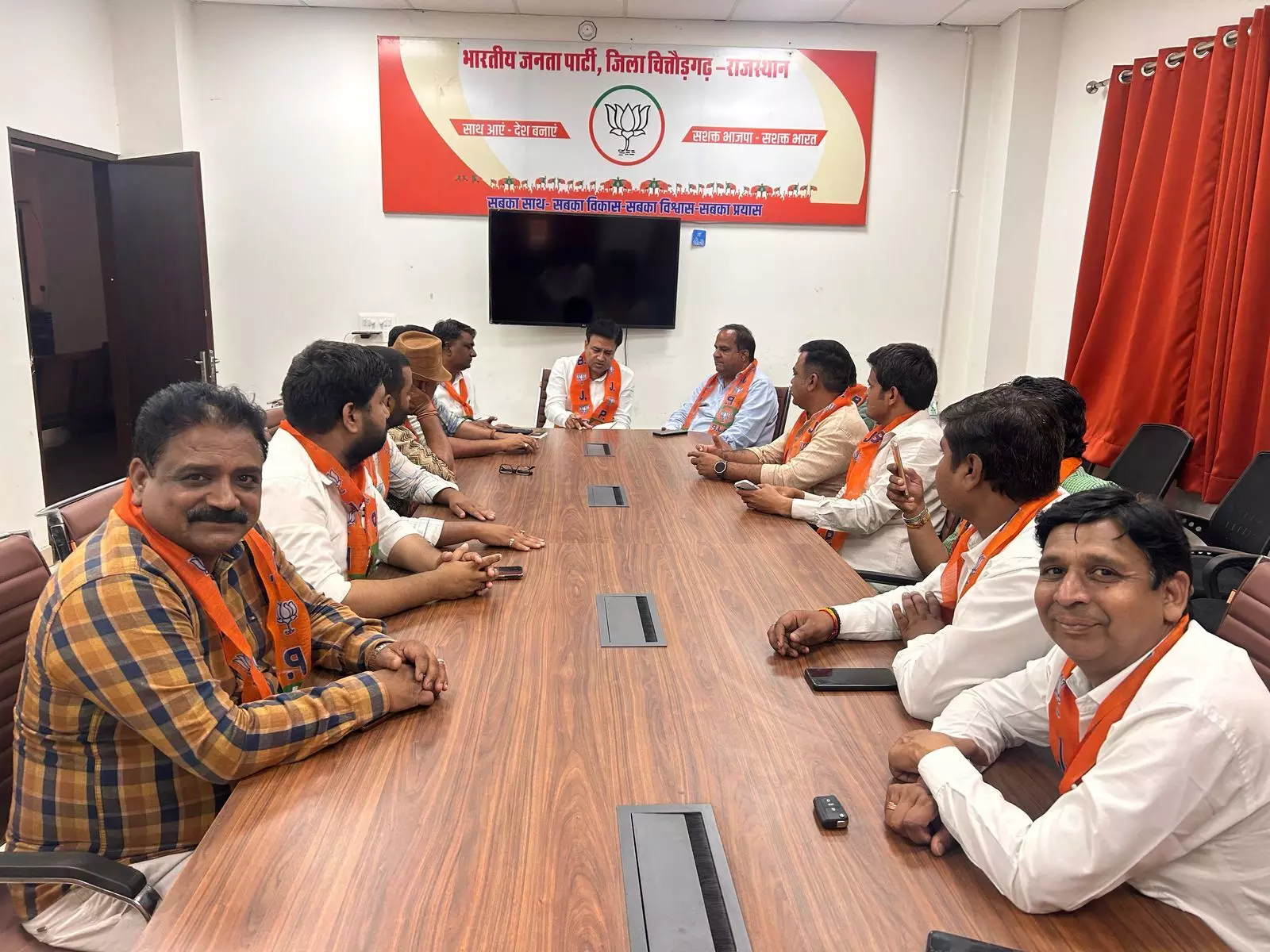 तिंरगा यात्रा का उद्देश्य देश के वीर जवानों को सम्मान देना - पोरवाल तिंरगा यात्रा का उद्देश्य देश के वीर जवानों को सम्मान देना - पोरवाल