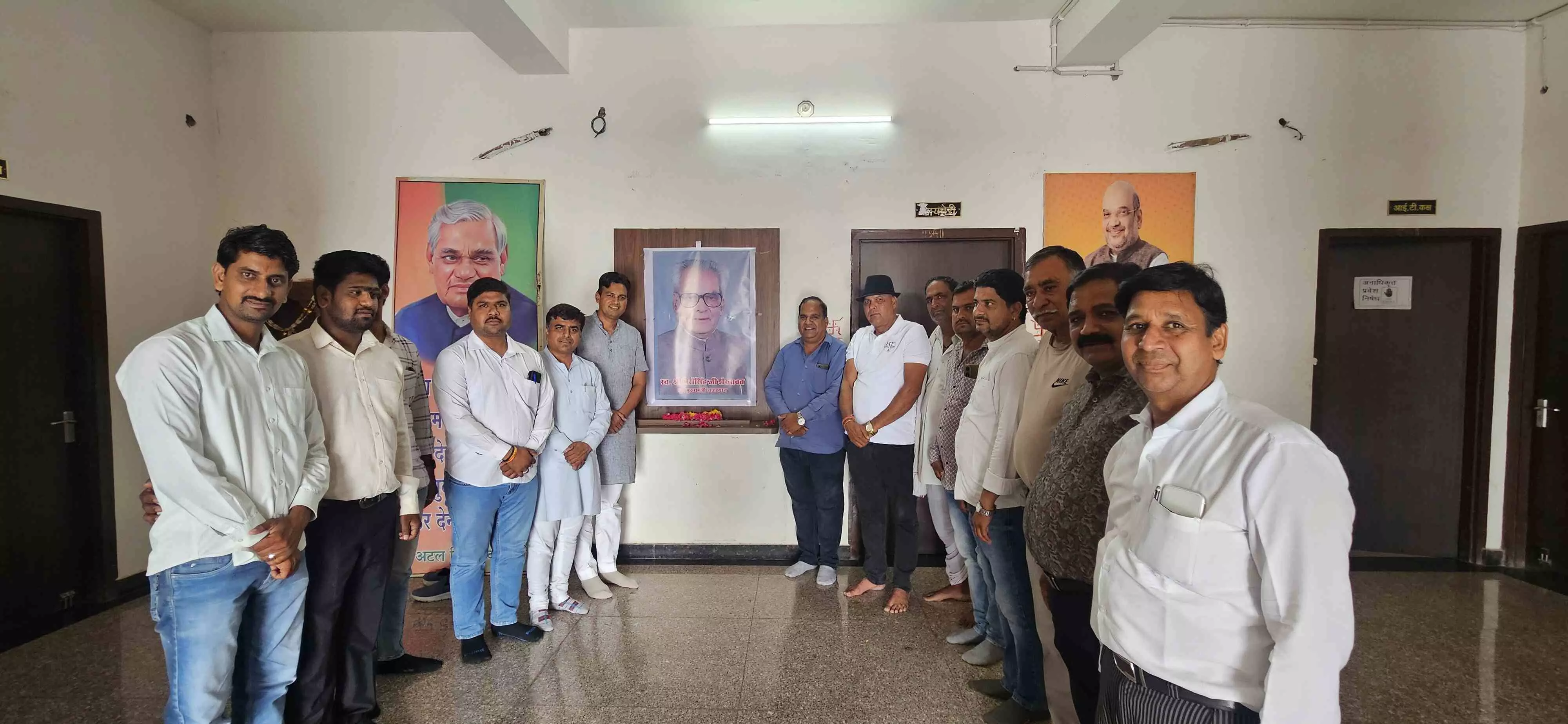 पुण्यतिथि पर पूर्व उप राष्ट्रपति शेखावत काे किया याद, भाजपा कार्यकर्ताओं ने दी श्रद्धांजलि