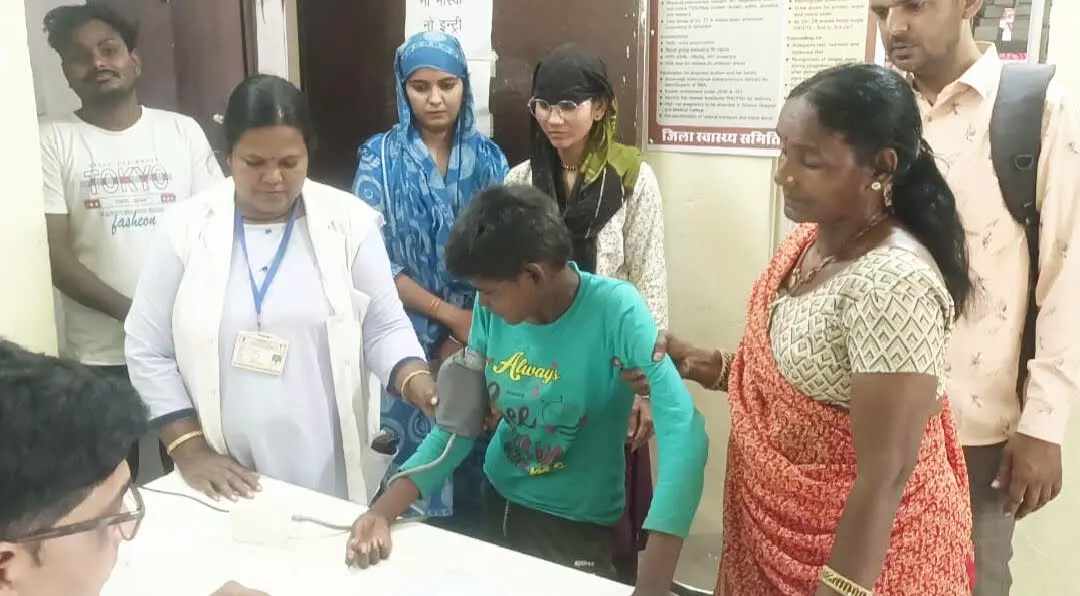 लाडपुरा गांव में एक मंदबुद्धि बालिका माया को चाइल्ड हेल्प लाइन भेजा गया लाडपुरा गांव में एक मंदबुद्धि बालिका माया को चाइल्ड हेल्प लाइन भेजा गया