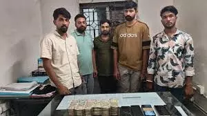 राजस्थान के बाड़मेर में छिपे थे लुटेरे, 5 गिरफ्तार; जब्त किए 15 लाख राजस्थान के बाड़मेर में छिपे थे लुटेरे, 5 गिरफ्तार; जब्त किए 15 लाख