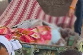 सुसाइड नोट में लिखा-बेटों को परेशान मत करना सुसाइड नोट में लिखा-बेटों को परेशान मत करना