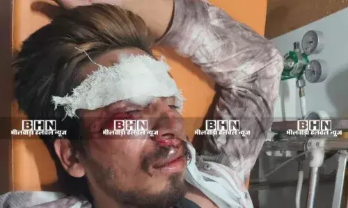 बाइक गाय से टकराई एक घायल