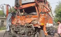बुलंदशहर में भीषण सड़क हादसा तीन की मौत , लोग घायल बुलंदशहर में भीषण सड़क हादसा तीन की मौत , लोग घायल