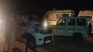 बनास में अवैध खनन रोकने गई पुलिस की बजरी माफिया से झड़प . ट्रैक्टर चालक की मौत,गाड़ी को लगाई आग ,तनाव फैला बनास में अवैध खनन रोकने गई पुलिस की बजरी माफिया से झड़प . ट्रैक्टर चालक की मौत,गाड़ी को लगाई आग ,तनाव फैला