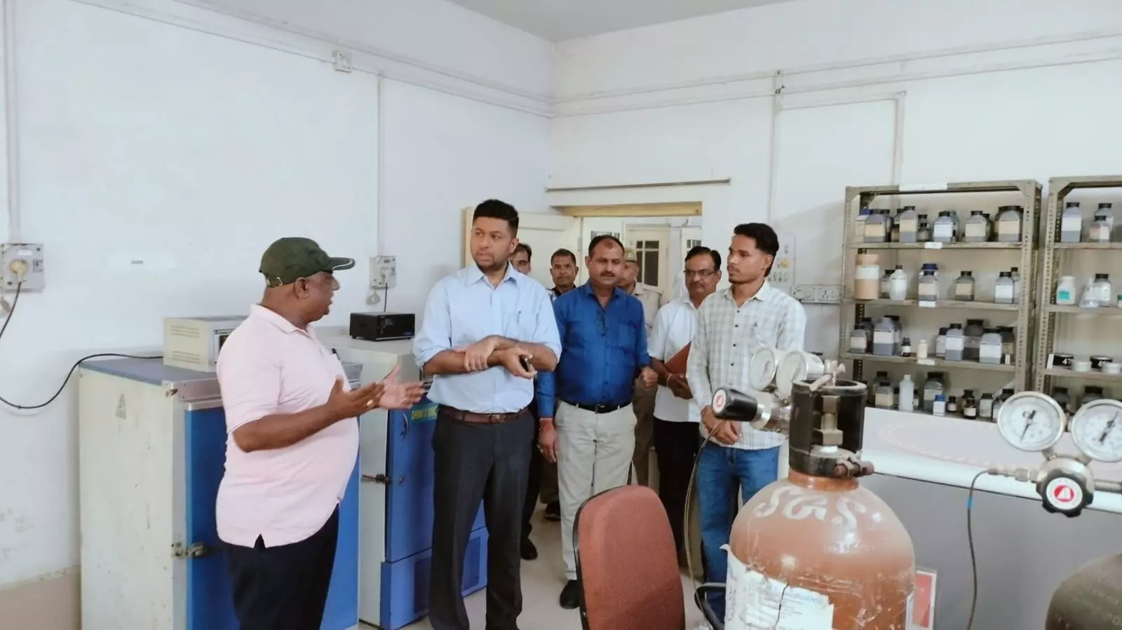 जिला कलक्टर ने बारानी कृषि अनुसंधान केन्द्र का किया निरीक्षण जिला कलक्टर ने बारानी कृषि अनुसंधान केन्द्र का किया निरीक्षण