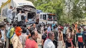 यूपी के इस ज‍िले में महिला सहित पांच लोगों की दर्दनाक मौत, तीन लोग घायल