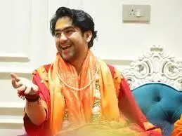 बागेश्वर धाम के पं. धीरेंद्र शास्त्री को कोर्ट का समन, 20 मई को हाजिर होने के आदेश, जानिए पूरी सच्चाई बागेश्वर धाम के पं. धीरेंद्र शास्त्री को कोर्ट का समन, 20 मई को हाजिर होने के आदेश, जानिए पूरी सच्चाई
