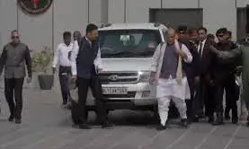 रक्षा मंत्री भुज एयरफोर्स स्टेशन के लिए रवाना, वायु योद्धाओं से करेंगे बातचीत