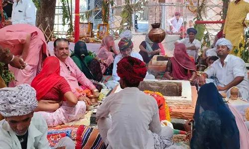 कलश यात्रा निकाली