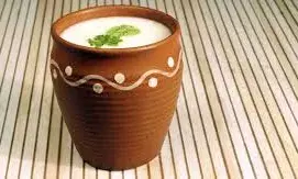 गर्मी में मजा किरकिरा कर सकती है लस्सी, इन बातों का रखें ध्यान