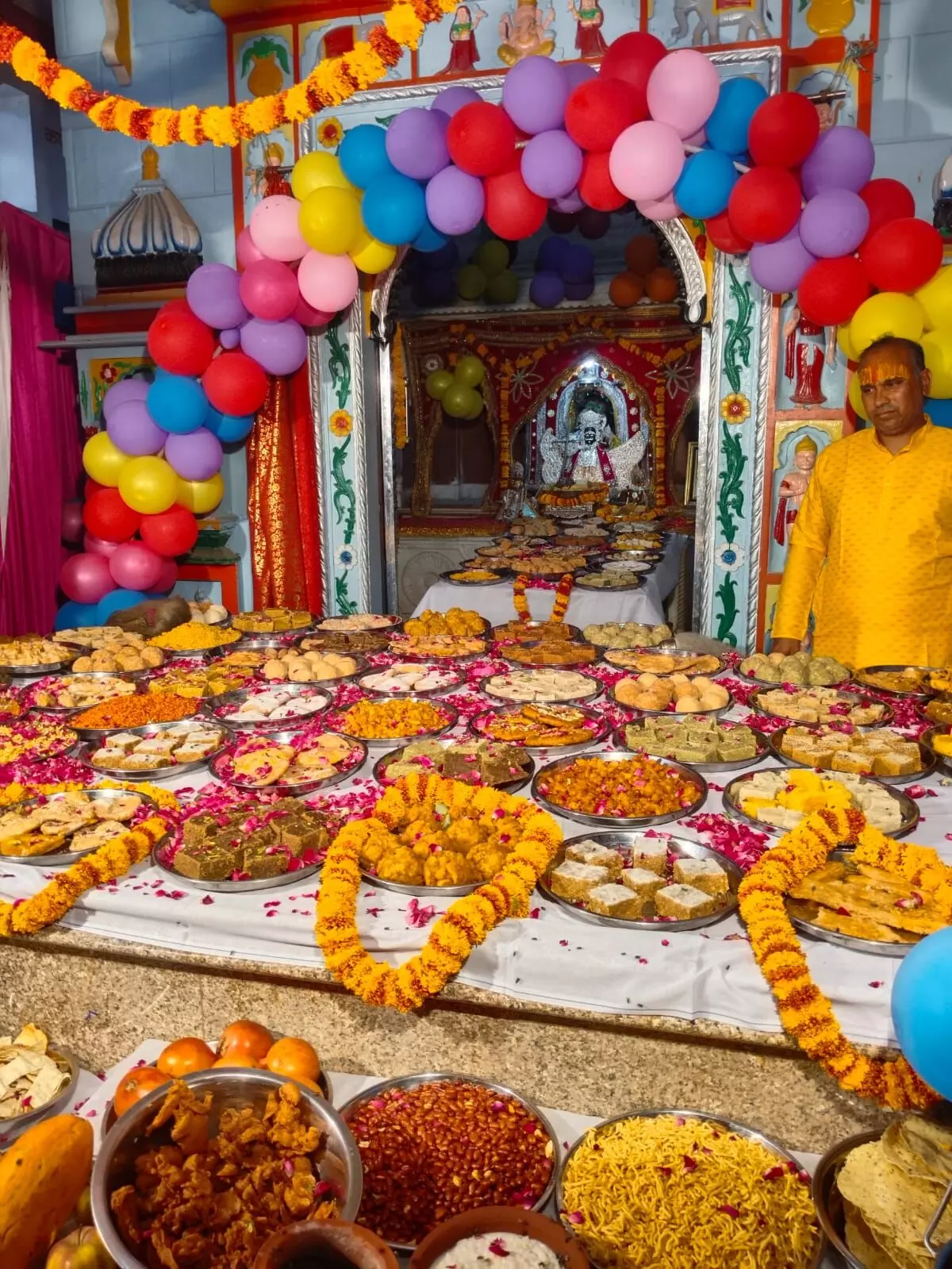 आकोला में भगवान शिव व लक्ष्मी नाथ मंदिर पर छप्पन भोग का आयोजन
