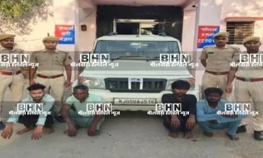 पेट्रौल पम्प पर डकैती की योजना बनाते चार आरोपी गिरफ्तार पेट्रौल पम्प पर डकैती की योजना बनाते चार आरोपी गिरफ्तार