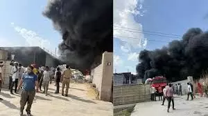 नीमराणा के घीलोट में प्लास्टिक फैक्टरी में लगी भीषण आग, मची अफरातफरी नीमराणा के घीलोट में प्लास्टिक फैक्टरी में लगी भीषण आग, मची अफरातफरी