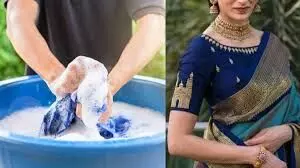 सिल्क की साड़ी-सूट को धोते समय इन बातों का रखें ख्याल, नई जैसी चमक रहेगी बरकरार सिल्क की साड़ी-सूट को धोते समय इन बातों का रखें ख्याल, नई जैसी चमक रहेगी बरकरार