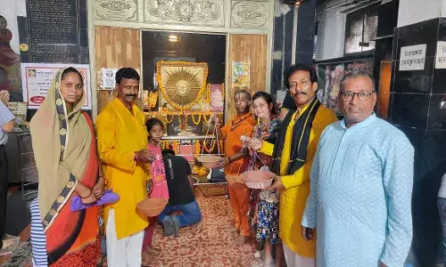 शनि मंदिर में  बाँधे परिंडे