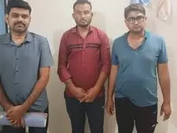 कनिष्ठ अभियंता सहित तीन लोग छह हजार रुपये की रिश्वत लेते गिरफ्तार