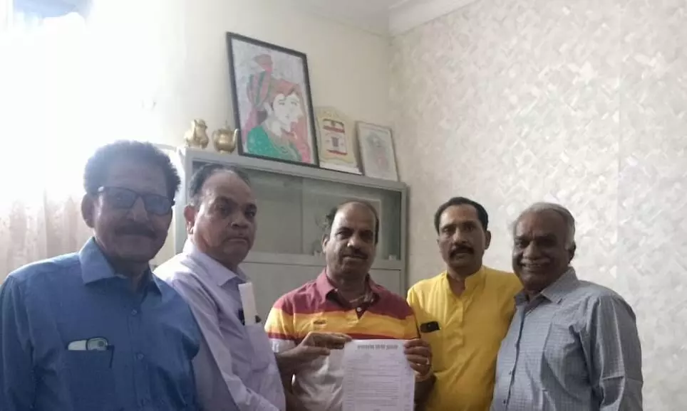 महापौर पाठक बने सेना मित्र महापौर पाठक बने सेना मित्र