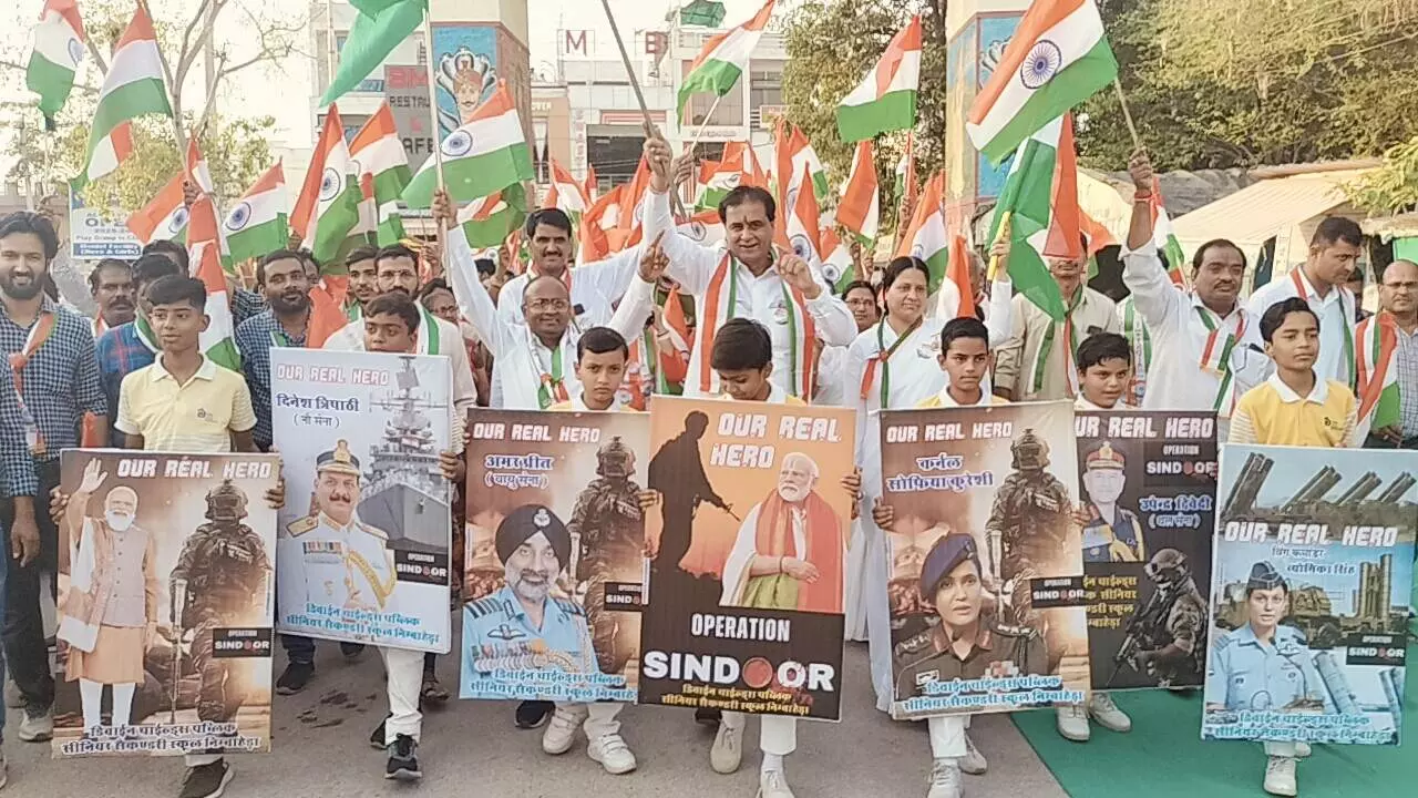 डिवाइन चाइल्डस के तत्वावधान में निकली तिरंगा यात्रा को विधायक कृपलानी ने किया रवाना