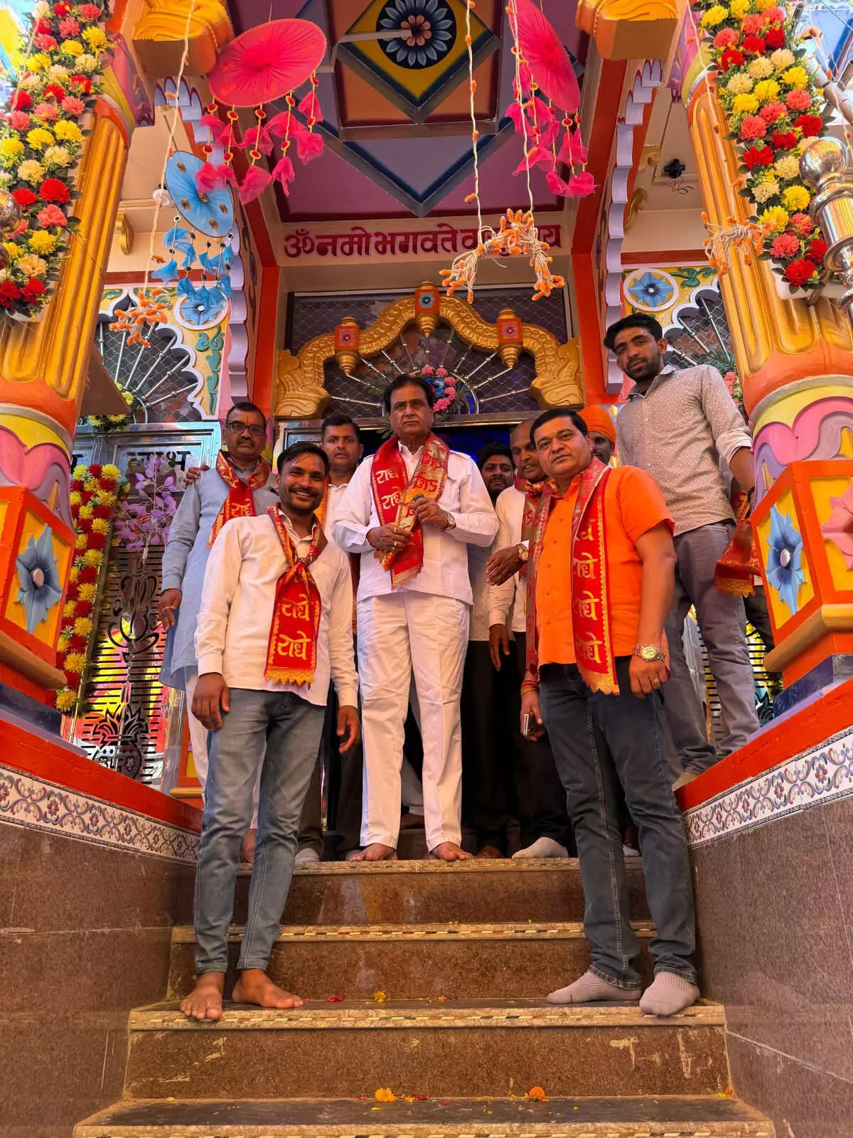 श्री राधाकृष्ण मुर्ति स्थापना एवं पंचकुण्डात्मक नारायण महायज्ञ में पहुंचे- विधायक कृपलानी श्री राधाकृष्ण मुर्ति स्थापना एवं पंचकुण्डात्मक नारायण महायज्ञ में पहुंचे- विधायक कृपलानी