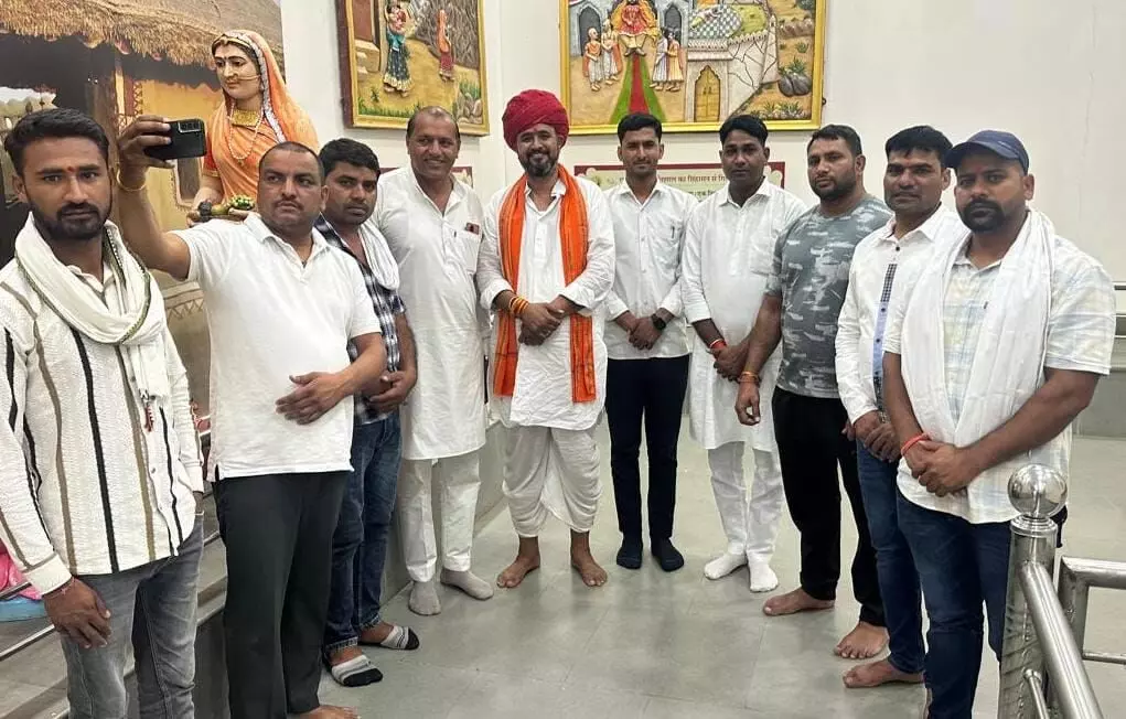भगवान देवनारायण कॉरिडोर के लिए प्रधानमंत्री मोदी एवं मालासेरी पुजारी पोसवाल का देवसेना ने स्वागत किया