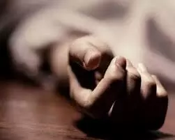 मुंबई में दो परिवारों के बीच झड़प में तीन लोगों की मौत ,चार घायल मुंबई में दो परिवारों के बीच झड़प में तीन लोगों की मौत ,चार घायल