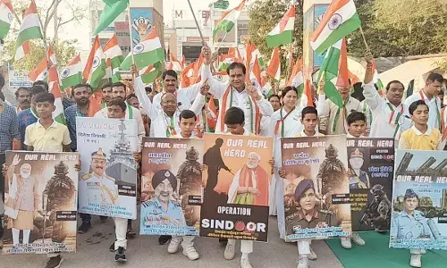 डिवाइन चाइल्डस के तत्वावधान में निकली तिरंगा यात्रा को विधायक कृपलानी ने किया रवाना