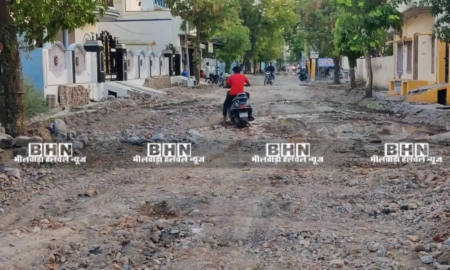 बेतरतीब सड़क खुदाई से जनजीवन अस्त-व्यस्त, पानी व इंटरनेट  की  लाइनें टूटीं