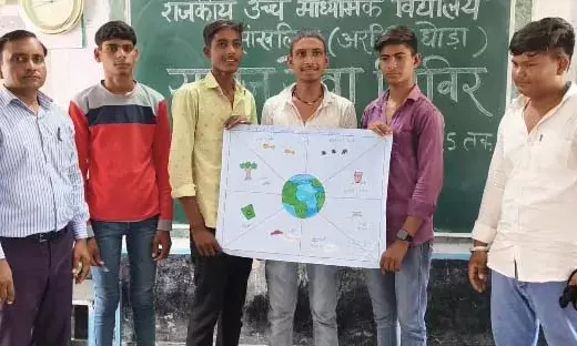 सांखलिया स्कूल में समाज सेवा शिविर में पोस्टर प्रतियोगिता आयोजित