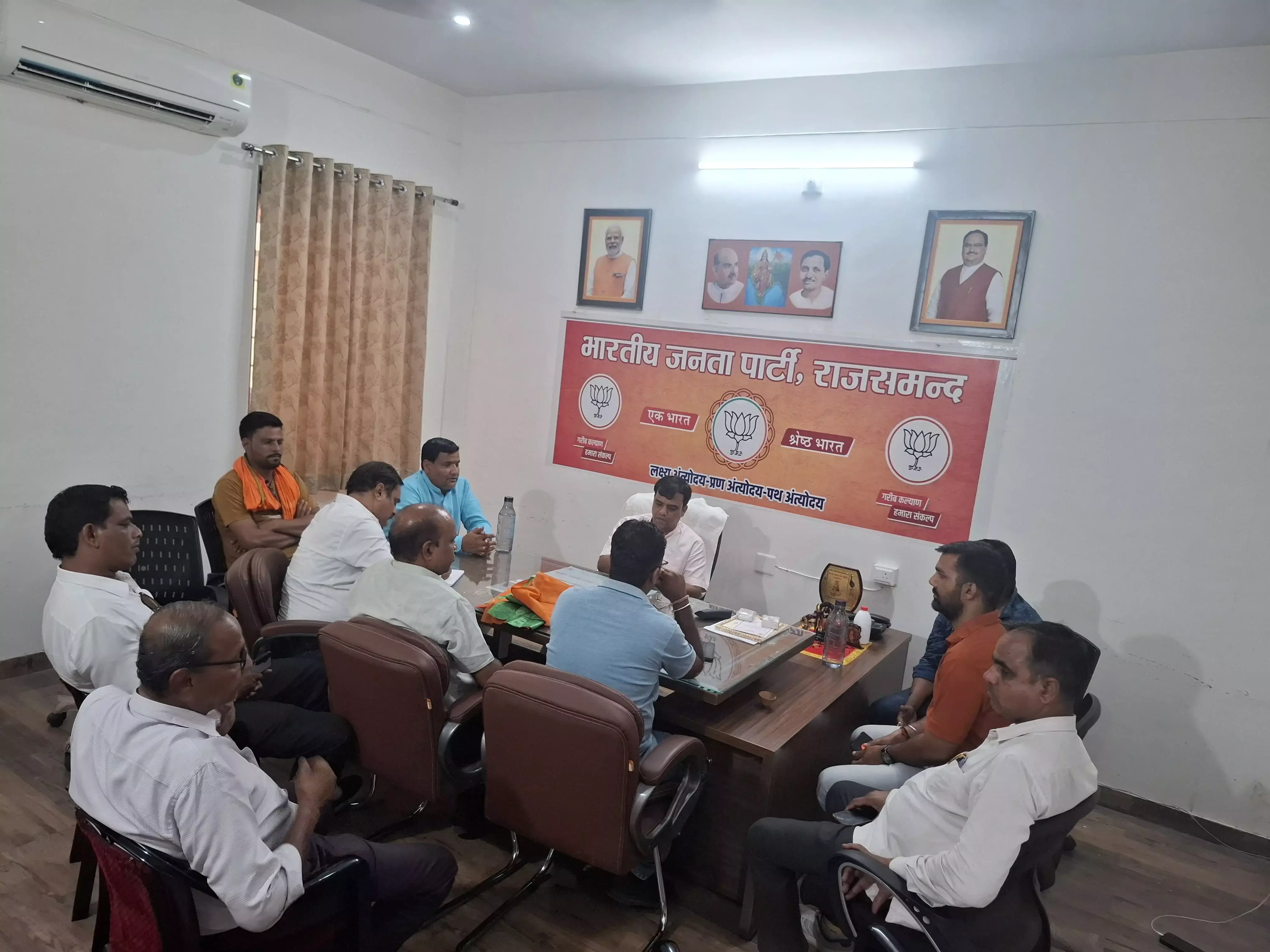 तिरंगा यात्रा की व्यवस्था को लेकर आयोजन समिति की हुई बैठक