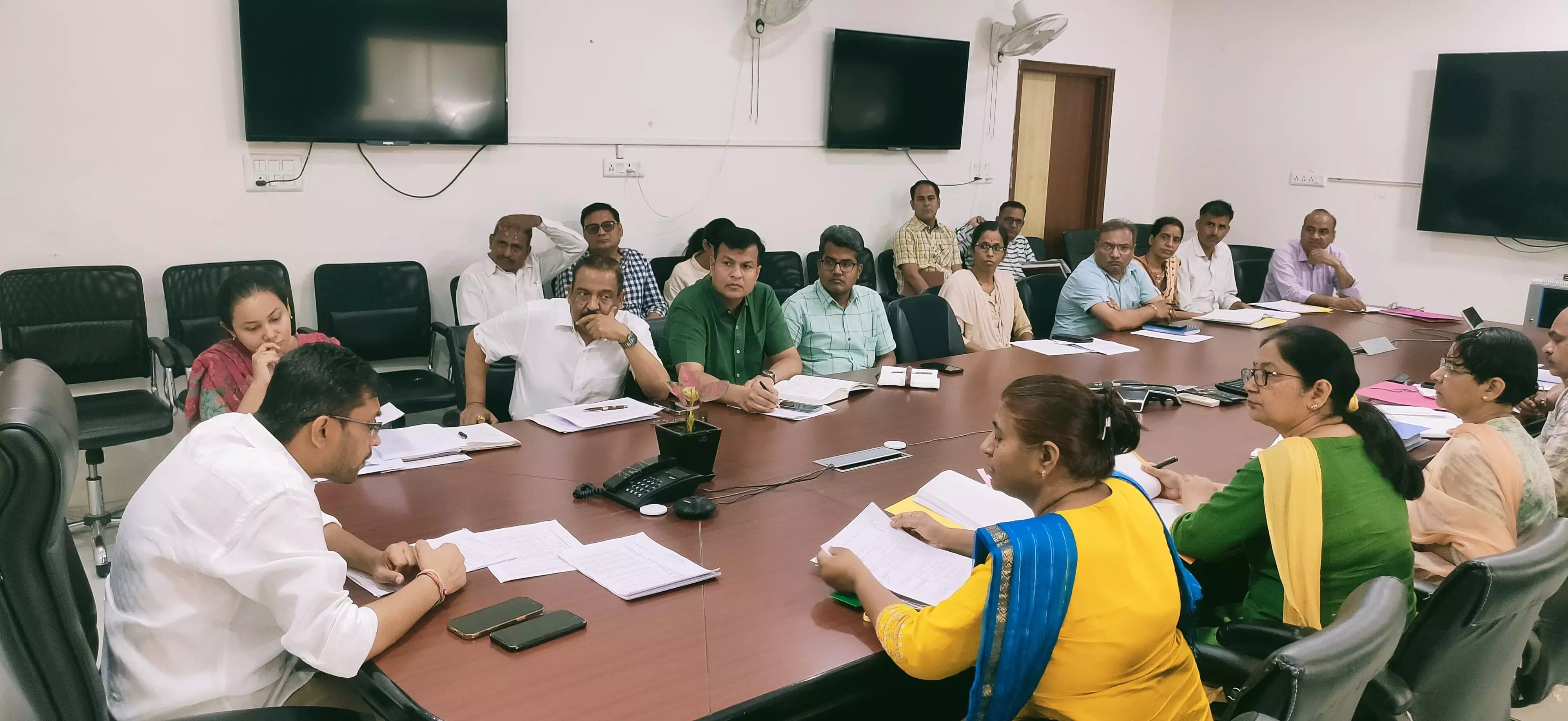 जनजाति समुदाय के जीवन उत्कर्ष को ध्यान में रखकर तैयार करें कार्ययोजनाः जिला कलक्टर मेहता जनजाति समुदाय के जीवन उत्कर्ष को ध्यान में रखकर तैयार करें कार्ययोजनाः जिला कलक्टर मेहता