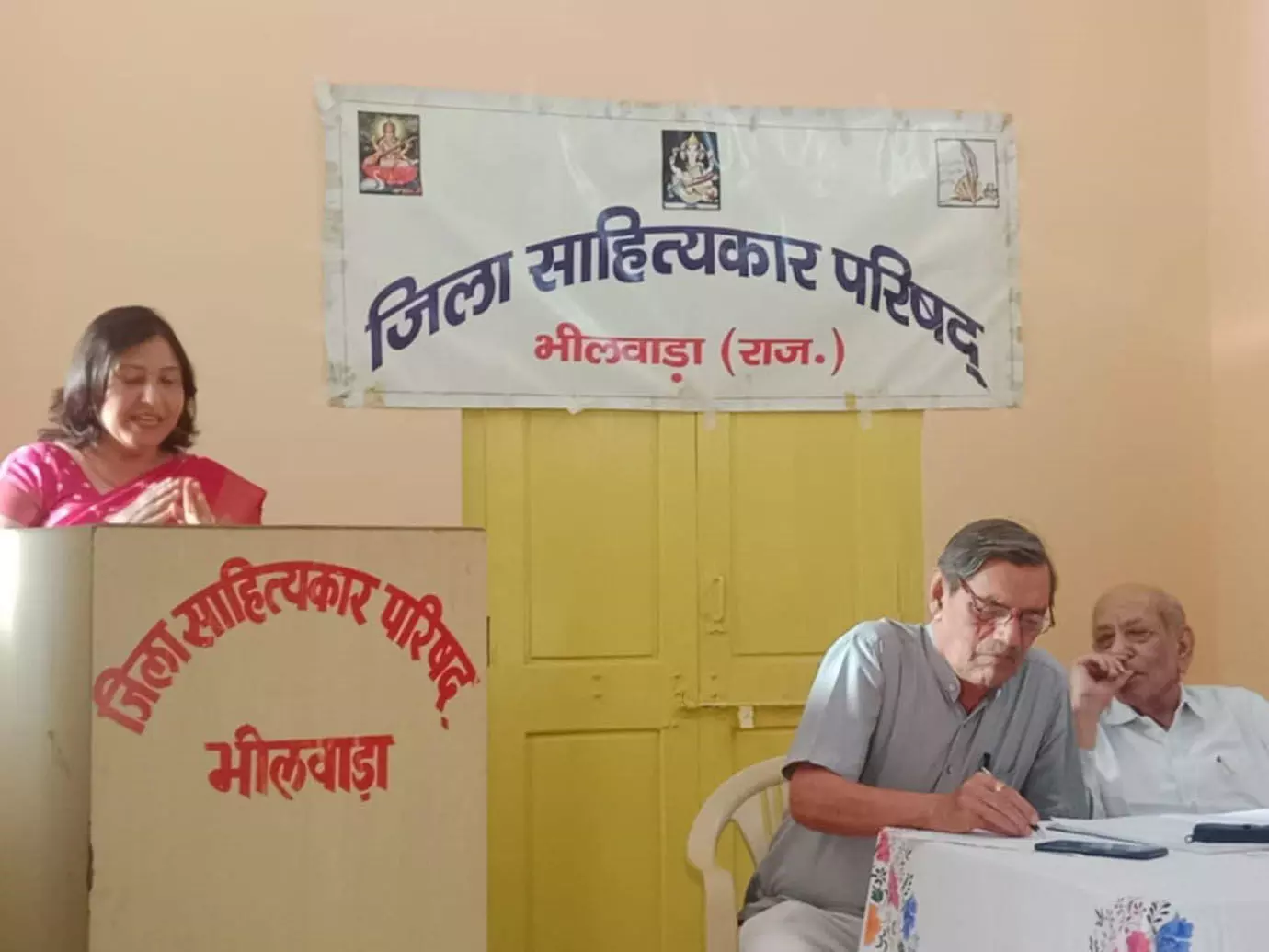 जिला साहित्यकार परिषद् की काव्य गोष्ठी सम्पन्न जिला साहित्यकार परिषद् की काव्य गोष्ठी सम्पन्न