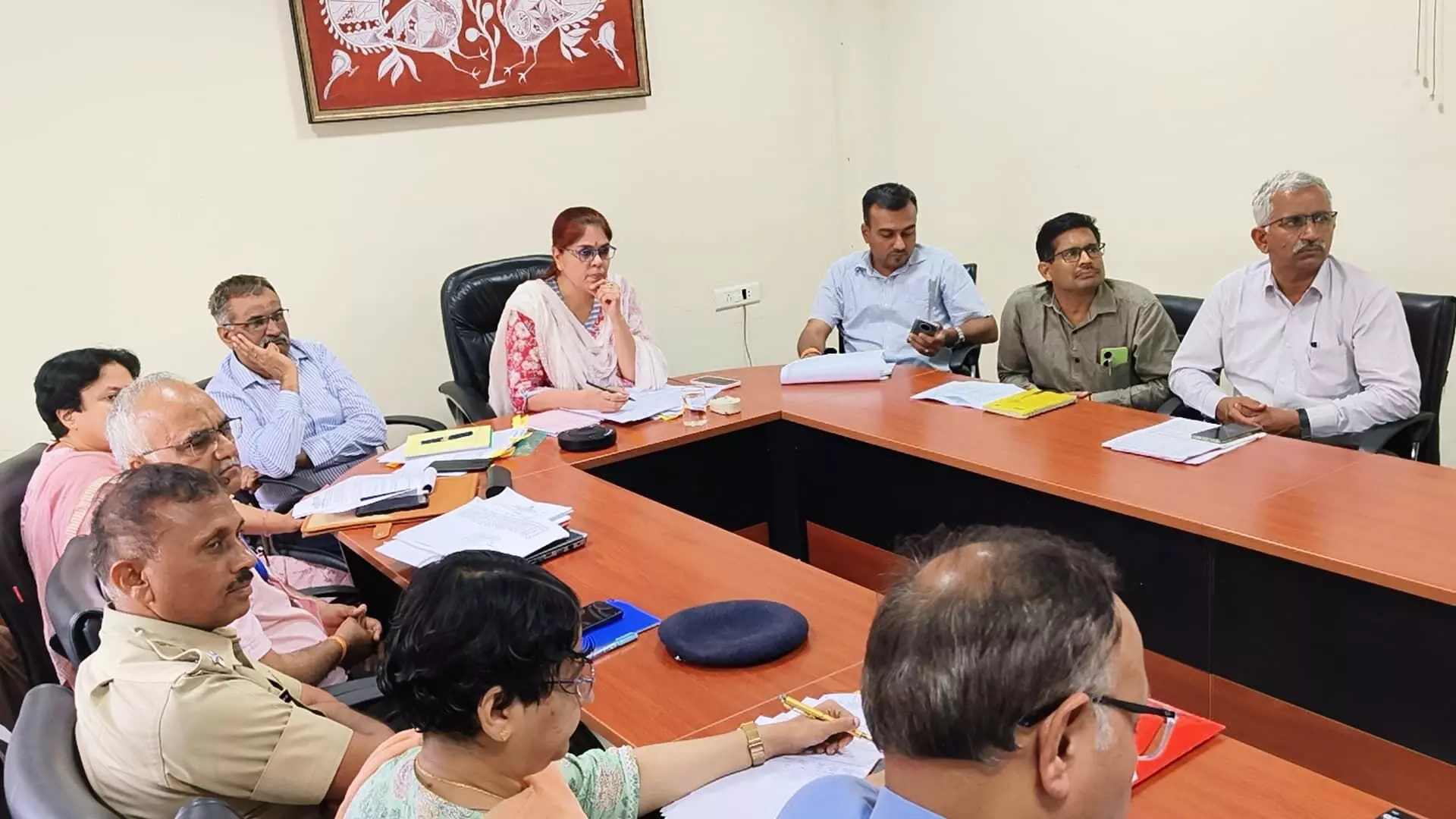 संभागीय आयुक्त ने लंबित कार्यों को शीघ्र पूरा करने के दिए निर्देश संभागीय आयुक्त ने लंबित कार्यों को शीघ्र पूरा करने के दिए निर्देश