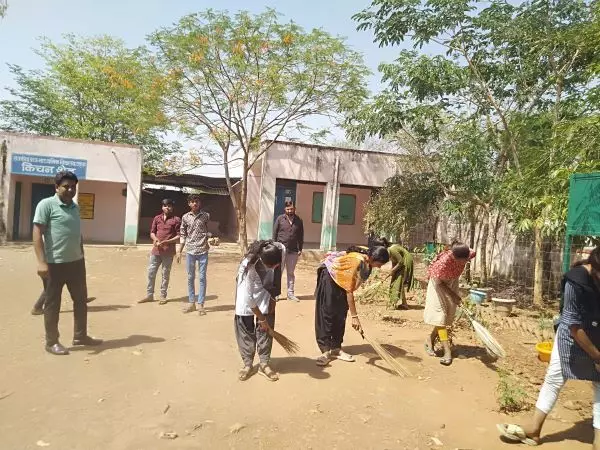 राजकीय उच्च माध्यमिक विद्यालय टहला में समाज सेवा शिविर का आयोजन