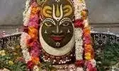 फूलों के सेहरे में दूल्हे जैसे नजर आए बाबा महाकाल, भस्म आरती में उमड़ा श्रद्धा का सैलाब