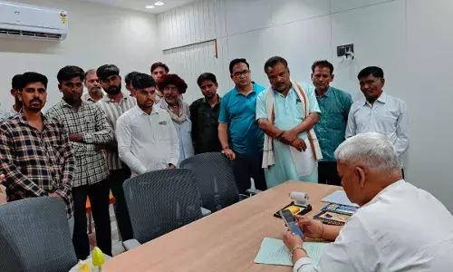लक्ष्मीपुरा के ग्रामीणों ने सड़क मार्ग बदलने पर जताया विरोध, कलेक्टर को सौंपा ज्ञापन