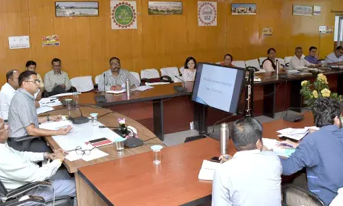 जिला कलक्टर बालमुकुंद असावा की अध्यक्षता में साप्ताहिक समीक्षा बैठक आयोजित