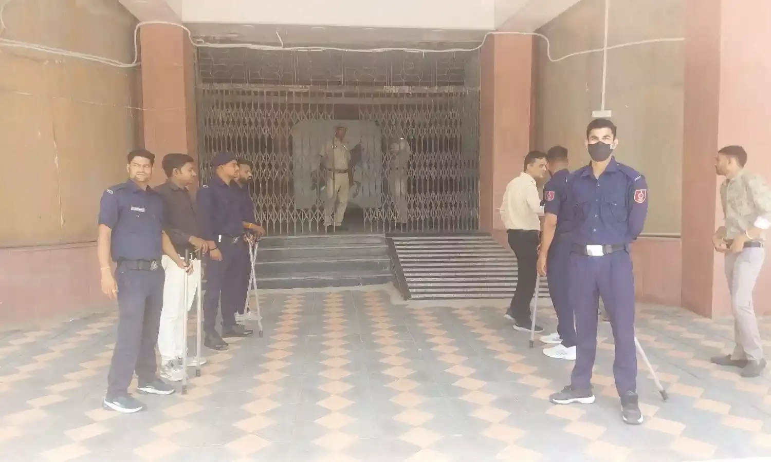 भीलवाड़ा कलेक्ट्री को बम  से उड़ाने की धमकी, अफरा तफरी ,परिसर खाली कराया