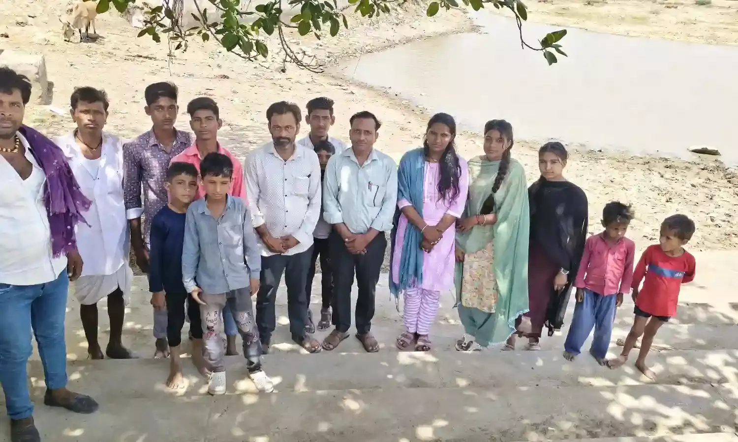 समाज सेवा शिविर के चौथे दिन सार्वजनिक स्थलों की साफ सफाई कर दिया स्वच्छता का संदेश