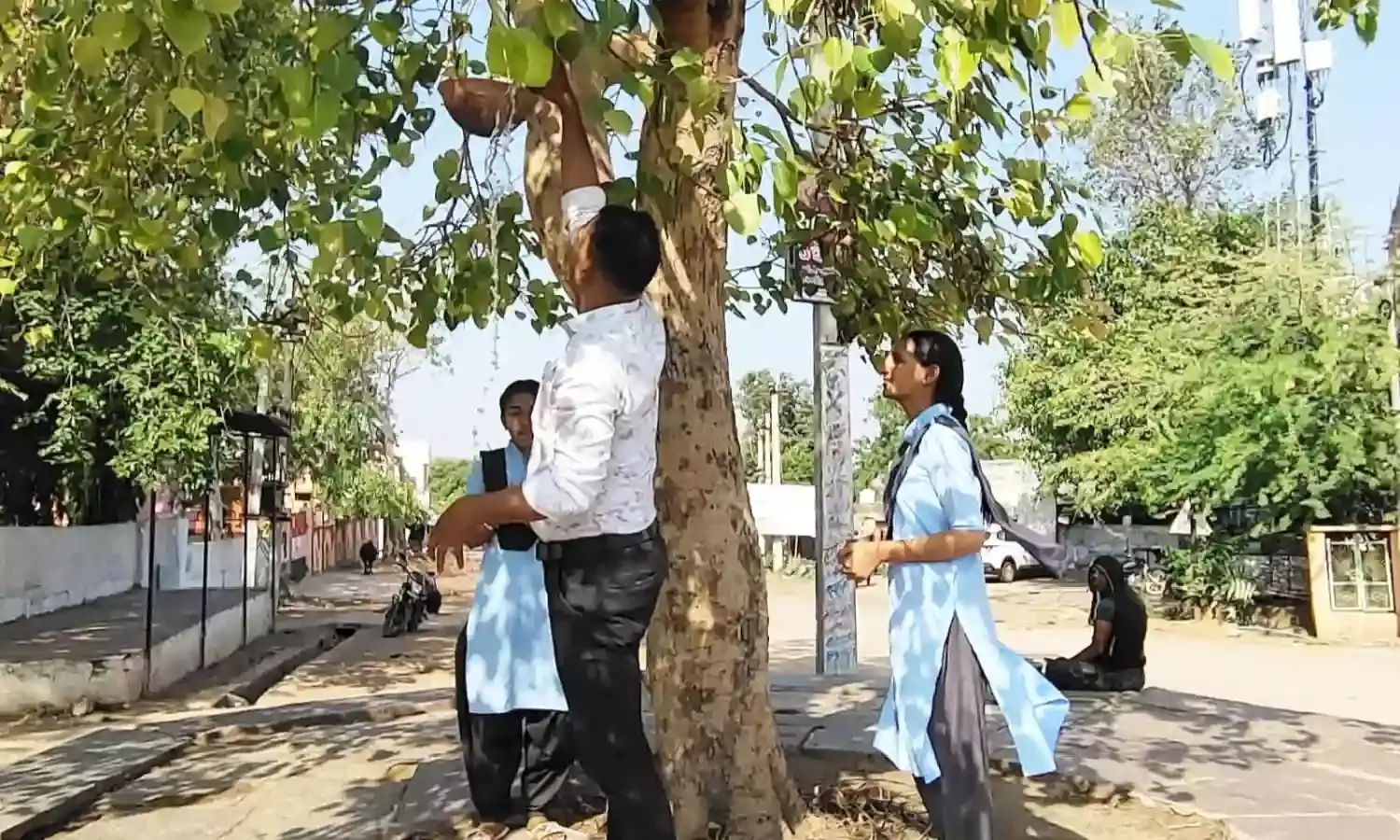 राजकीय उच्च माध्यमिक विद्यालय लाडपुरा में मंगलवार को समाज सेवा शिविर का आयोजन