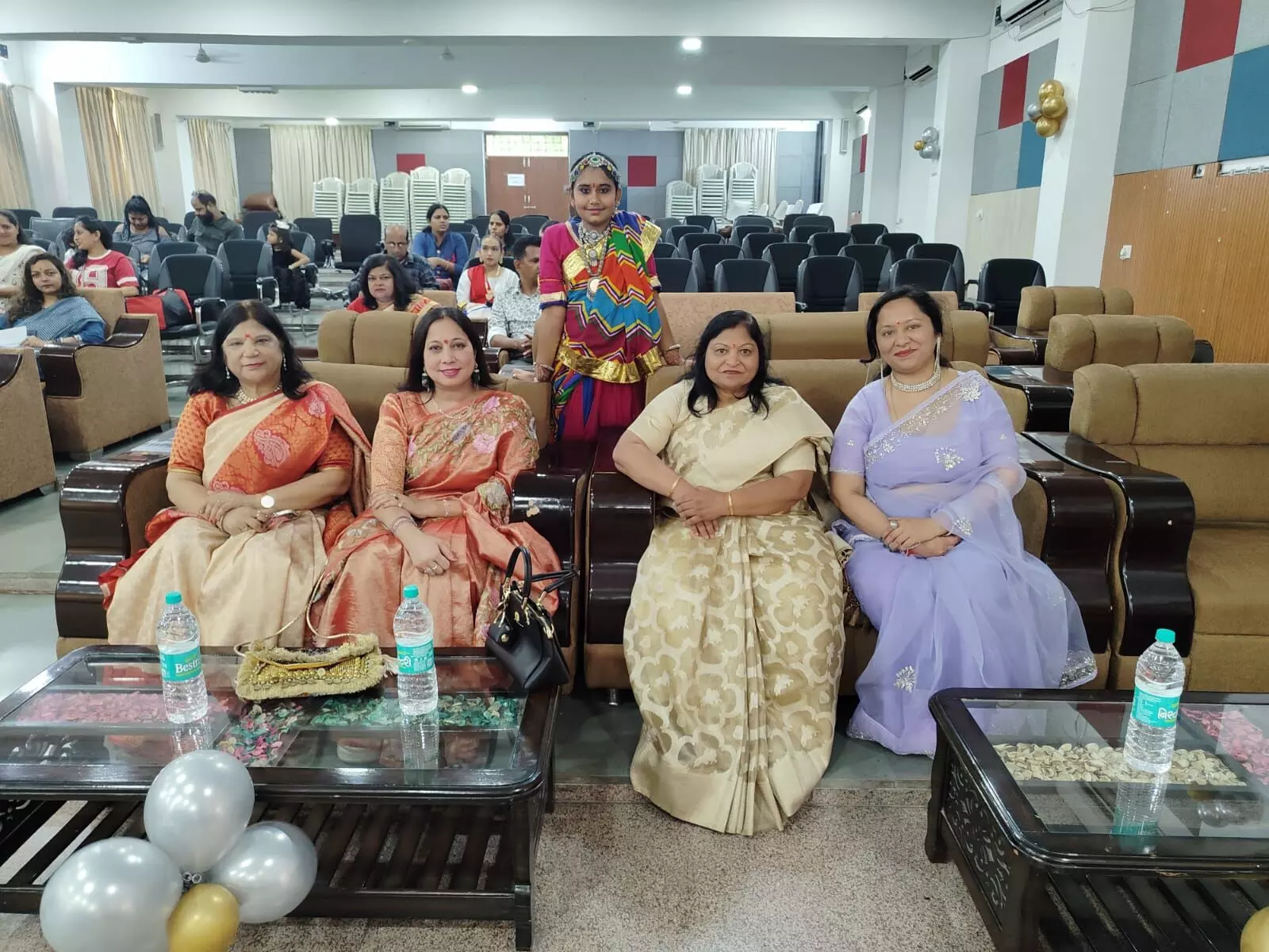 मॉरल मेहता की भवाई प्रस्तुति ने सबका मन मोह लिया मॉरल मेहता की भवाई प्रस्तुति ने सबका मन मोह लिया