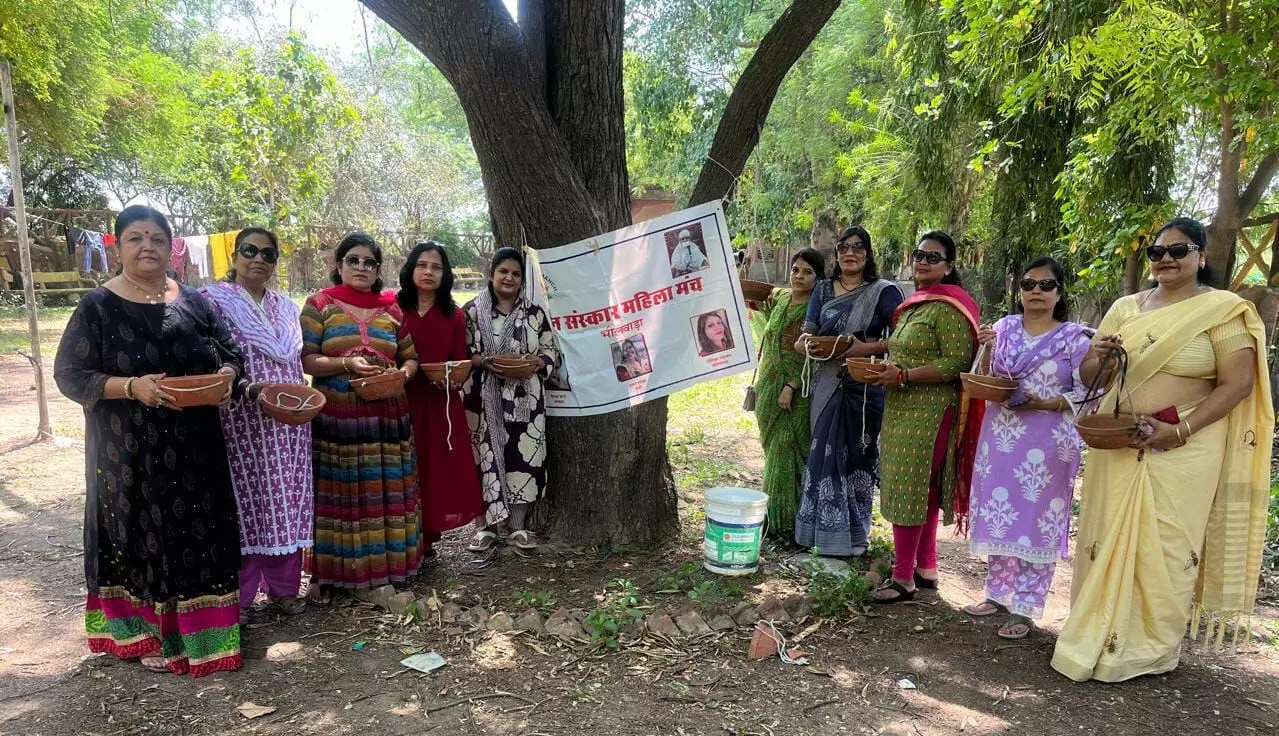 पक्षियों के लिए बांधे परिण्डे पक्षियों के लिए बांधे परिण्डे