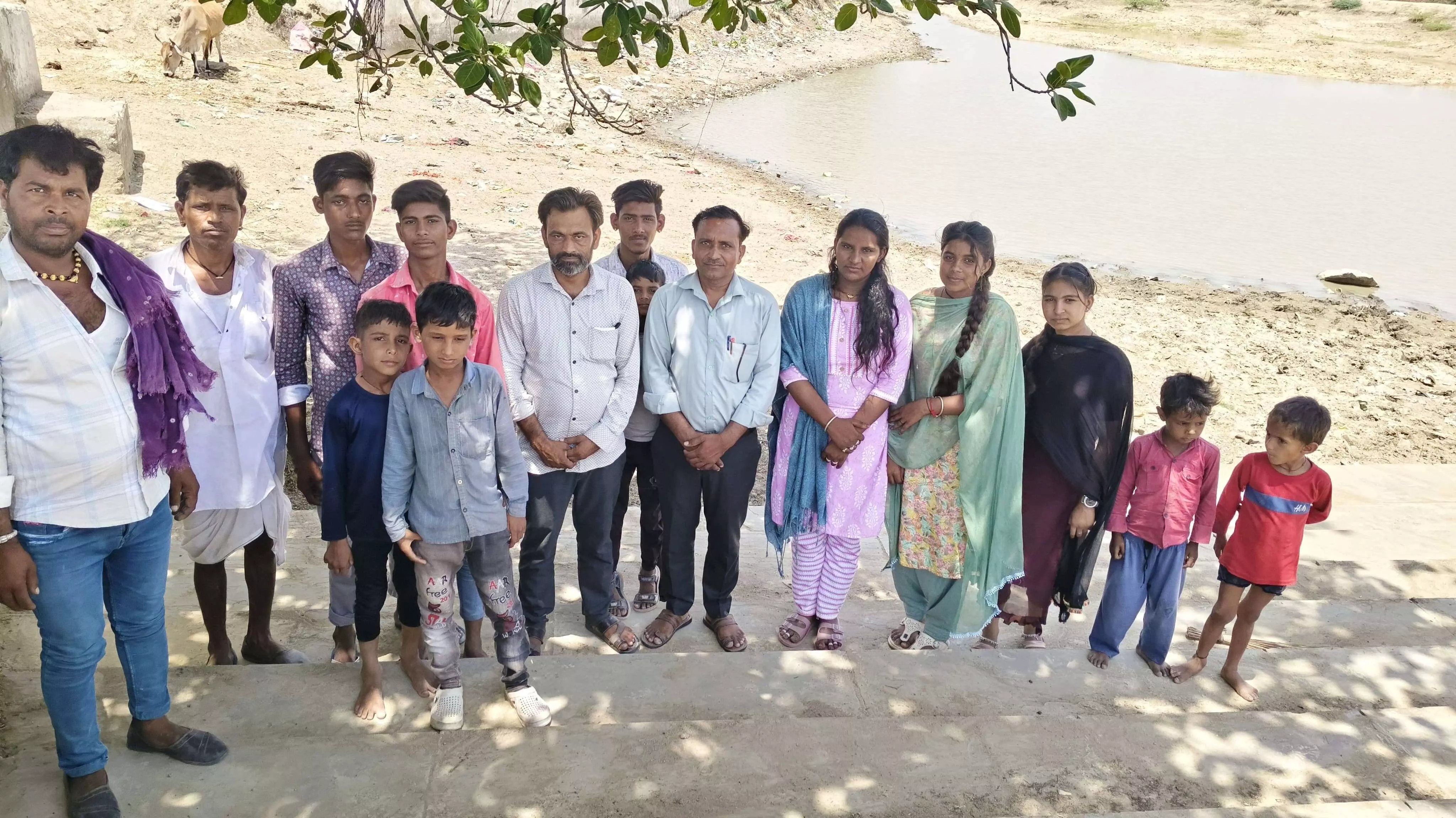 समाज सेवा शिविर के चौथे दिन सार्वजनिक स्थलों की साफ सफाई कर दिया स्वच्छता का संदेश