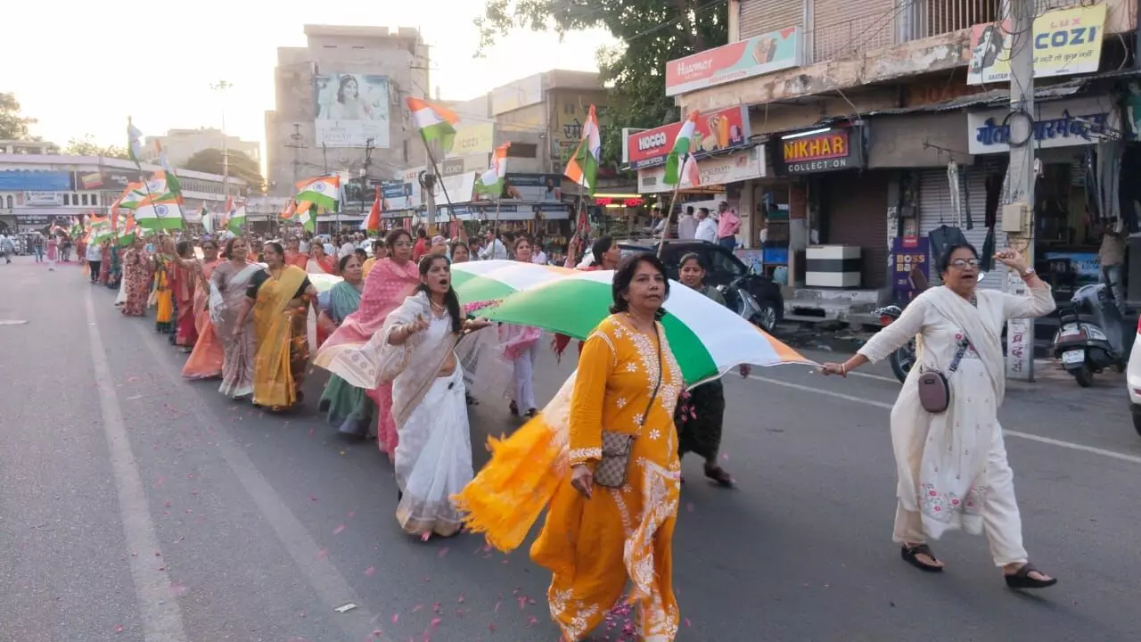 भीलवाड़ा में सेना के सम्मान में निकाली गई तिरंगा यात्रा, पाकिस्तान मुर्दाबाद के लगे नारे भीलवाड़ा में सेना के सम्मान में निकाली गई तिरंगा यात्रा, पाकिस्तान मुर्दाबाद के लगे नारे