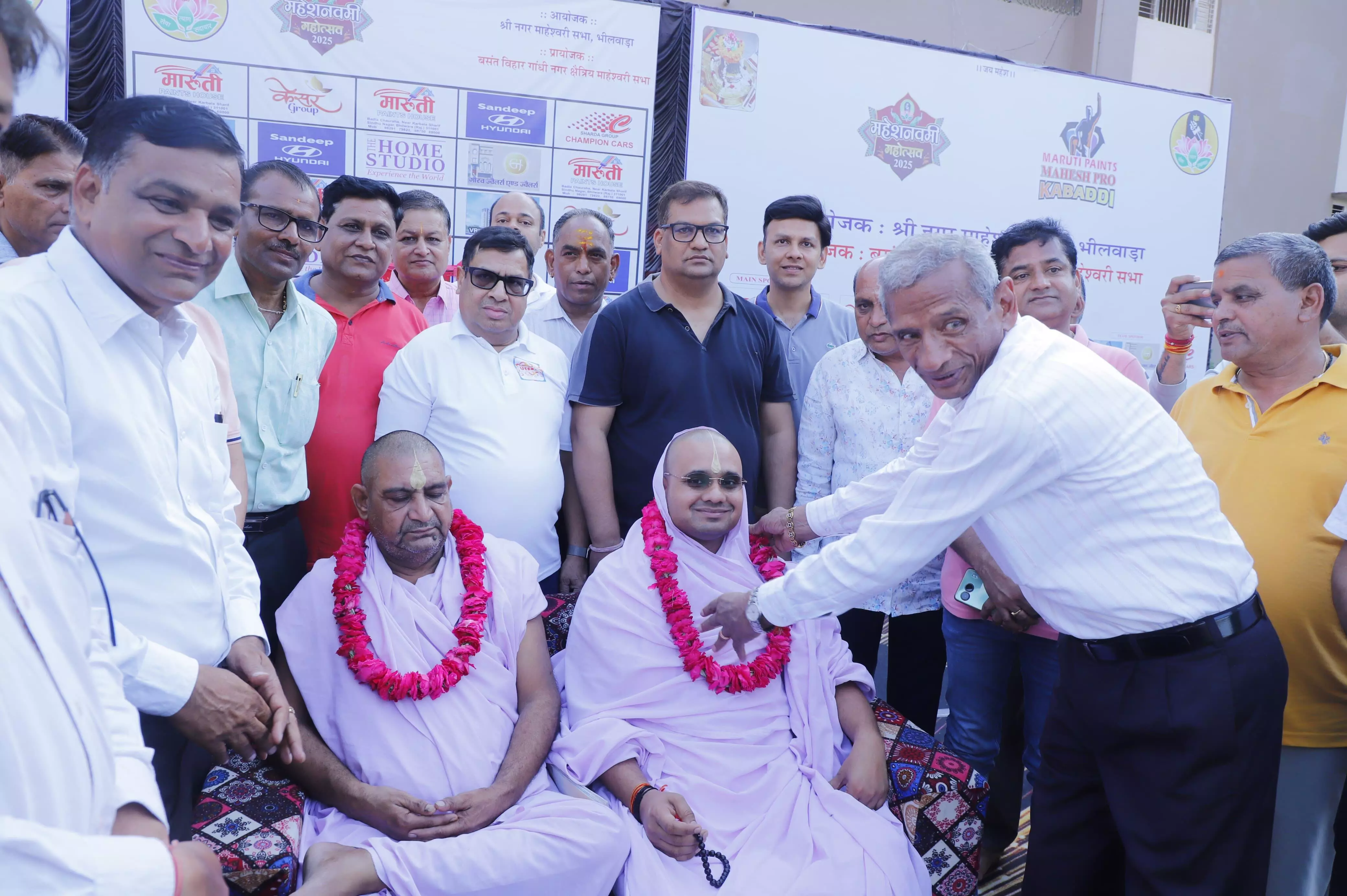महेश प्रो कब्बडी में खिलाड़ियों ने जीत के लिए की जोर-आजमाइश, दिखाया दम महेश प्रो कब्बडी में खिलाड़ियों ने जीत के लिए की जोर-आजमाइश, दिखाया दम
