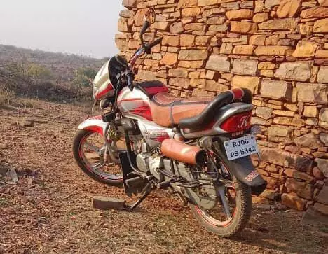 लाडपुरा बस स्टैंड से मोटर साइकिल चोरी लाडपुरा बस स्टैंड से मोटर साइकिल चोरी